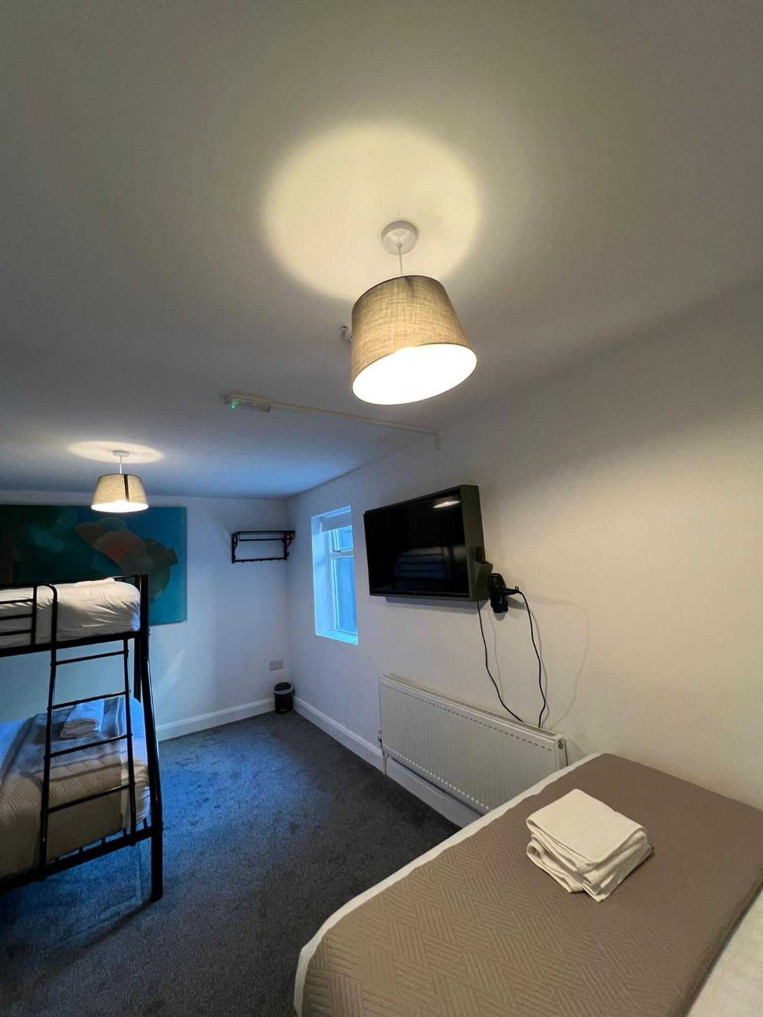 גלוואיי Mary Mullen'S Rooms Eyre Square. מראה חיצוני תמונה