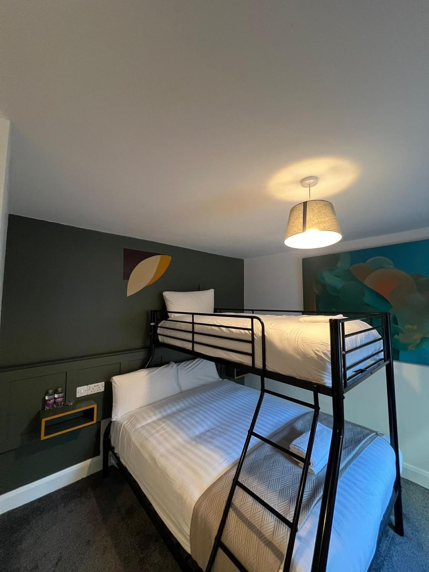 גלוואיי Mary Mullen'S Rooms Eyre Square. מראה חיצוני תמונה